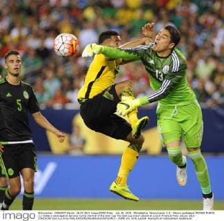 July 26, 2015 - Philadelphia, Pennsylvania, U.S - Mexico goalkeeper MOISES MUROZ (1) makes a save against Jamaica during the final of the Gold Cup The Gold Cup match played at Lincoln Financial Field. Soccer 2015 - CONCACAF Gold Cup Final  - ZUMA