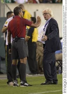 July 26, 2015: Jamaica head coach Winfried Schafer has some works with the 4th Official John Pitti (Panama) during the CONCACAF Gold Cup 2015 Final match between Jamaica and Mexico at Lincoln Financial Field in Philadelphia, Pennsylvania. Soccer 2015: Jamaica vs Mexico JUL 26 - ZUMAc04_