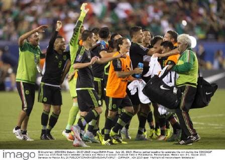 July 26, 2015: Mexico gather together to celebrate the win during the CONCACAF Gold Cup 2015 Final match between Jamaica and Mexico at Lincoln Financial Field in Philadelphia, Pennsylvania. Mexico won 3-1. Soccer 2015: Jamaica vs Mexico JUL 26 - ZUMAc04_