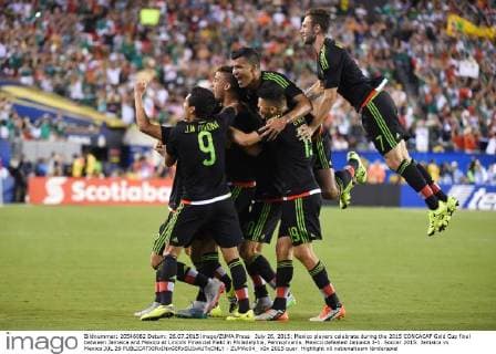 July 26, 2015: Mexico players celebrate during the 2015 CONCACAF Gold Cup final between Jamaica and Mexico at Lincoln Financial Field in Philadelphia, Pennsylvania. Mexico defeated Jamaica 3-1. Soccer 2015: Jamaica vs Mexico JUL 26 - ZUMAc04_