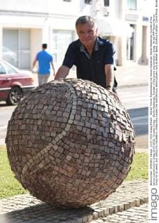 Aktuell Tennis, Fotoshooting mit Slavko Rasberger Slavko Rasberger, founder of the tennis tournament in Umag 23.07.2015., Croatia, Umag - Slavko Rasberger, founder of the tennis tournament in Umag. He led ATP Tennis Herren Umag for 2o years, and during his mandate in Umag have passed the most famous tennis players such as Rafael Nadal, Gustavo Kuerten, Carlos Moya, Novak Djokovic, Goran Ivanisevic and others. Former Croatian President Stjepan Mesic decorated him with the Order of Croatian Danica with figure of Franjo Bucar, and the same medal recived Cralos Moya for his 10th performance. DuskoxMarusic PIXSELL