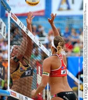 Beach volleyball Beachvolleyball - CEV European Championships 2015 KLAGENFURT,AUSTRIA,28.JUL.15 - BEACH VOLLEYBALL - CEV Beach Volleyball European Championships. Image shows Britta Buethe (GER) and Bianca Zass (AUT). GEPAxpictures xDanielxGoetzhaber
