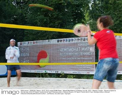 Aktuell Beachtennis in Moskau July 18, 2015 - Moscow, Russia - Players prepare to the last day of the ITF Beach Tennis World Team Championship in Moscow, Russia. ITF Beach Tennis World Team Championship in Moscow - ZUMAs132