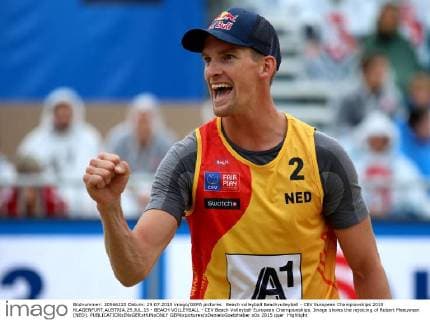 Beach volleyball Beachvolleyball - CEV European Championships 2015 KLAGENFURT,AUSTRIA,29.JUL.15 - BEACH VOLLEYBALL - CEV Beach Volleyball European Championships. Image shows the rejoicing of Robert Meeuwsen (NED). GEPAxpictures xDanielxGoetzhaber