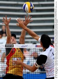 Beach volleyball Beachvolleyball - CEV European Championships 2015 KLAGENFURT,AUSTRIA,29.JUL.15 - BEACH VOLLEYBALL - CEV Beach Volleyball European Championships. Image shows Robert Meeuwsen (NED) and Peter Eglseer (AUT). GEPAxpictures xDanielxGoetzhaber