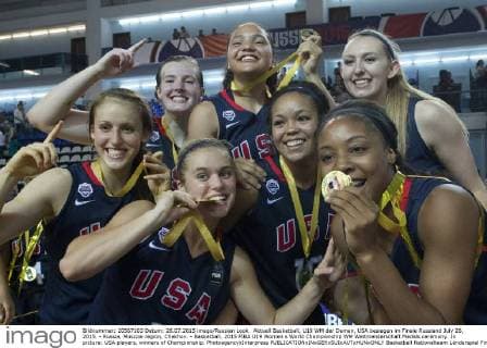 Aktuell Basketball, U19 WM der Damen, USA besiegen im Finale Russland July 26, 2015. - Russia, Moscow region, Chekhov. - Basketball. 2015 FIBA U19 Women s World Championship WM Weltmeisterschaft Medals ceremony. In picture: USA players, winners of Championship. PhotoagencyxInterpress 