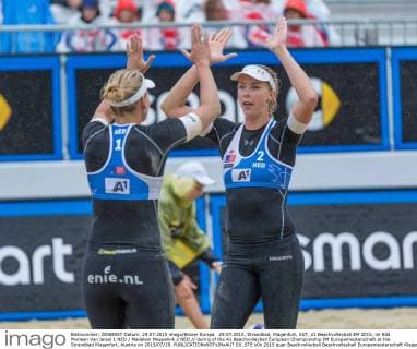 29.07.2015, Strandbad, Klagenfurt, AUT, A1 Beachvolleyball EM 2015, im Bild Marleen Van Iersel 1 NED Madelein Meppelink 2 NED during of the A1 Beachvolleyball European Championship EM Europameisterschaft at the Strandbad Klagenfurt, Austria on 2015 07 29.  EX_STE  