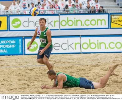 29.07.2015, Strandbad, Klagenfurt, AUT, A1 Beachvolleyball EM 2015, im Bild Aliaksandr Dziadkou 1 BEL Aliaksandr Kavalenka 2 BEL during of the A1 Beachvolleyball European Championship EM Europameisterschaft at the Strandbad Klagenfurt, Austria on 2015 07 29.  EX_STE  