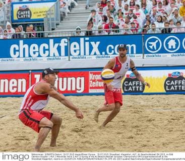 29.07.2015, Strandbad, Klagenfurt, AUT, A1 Beachvolleyball EM 2015, im Bild Clemens Doppler 1 AUT Alexander Horst 2 AUT during of the A1 Beachvolleyball European Championship EM Europameisterschaft at the Strandbad Klagenfurt, Austria on 2015 07 29.  EX_STE  