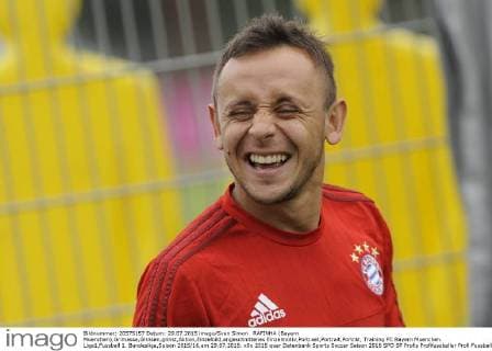 RAFINHA (Bayern Muenchen),Grimasse,Grinsen,grinst,Aktion,Einzelbild,angeschnittenes Einzelmotiv,Portraet,Portrait,Porträt, Training FC Bayern Muenchen. Liga1,Fussball 1. Bundesliga,Saison 2015 16,am 29.07.2015.