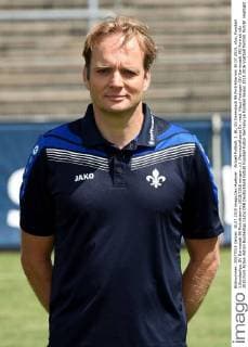 Aktuell Fußball, 1. BL, SV Darmstadt 98 Porträttermin 30.07.2015, xfux, Fussball 1.Bundesliga, SV Darmstadt 98 Porträttermin 2015 2016 emspor, v.l. Mannschaftsarzt Dr. med. Klaus Poettgen (SV Darmstadt 98) Portrait