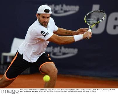 Simone Bolelli (ITA) in Aktion. Bet-At-Home Open 2015, Hamburg, Germany