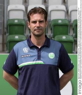 Fußball, Allianz Frauen-Bundesliga, Fototermin VfL Wolfsburg; Cheftrainer Ralf Kellermann, Porträt, Portait, Einzelbild. xtgx