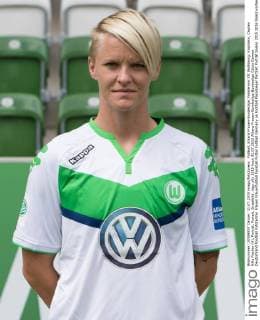 Fußball, Allianz Frauen-Bundesliga, Fototermin VfL Wolfsburg; Kapitänin, Captain Nilla Fischer (4), Porträt, Portait, Einzelbild. xtgx