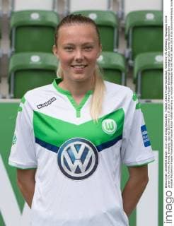 Fußball, Allianz Frauen-Bundesliga, Fototermin VfL Wolfsburg; Neuzugang Synne Jensen (7), Porträt, Portait, Einzelbild. xtgx