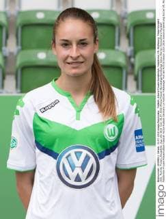 Fußball, Allianz Frauen-Bundesliga, Fototermin VfL Wolfsburg; Tessa Wullaert (10), Porträt, Portait, Einzelbild. xtgx
