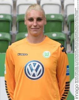 Fußball, Allianz Frauen-Bundesliga, Fototermin VfL Wolfsburg; Jana Burmeister (12), Porträt, Portait, Einzelbild. xtgx