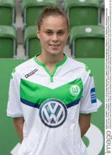Fußball, Allianz Frauen-Bundesliga, Fototermin VfL Wolfsburg; Neuzugang Ewa Pajor (17), Porträt, Portait, Einzelbild. xtgx