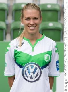 Fußball, Allianz Frauen-Bundesliga, Fototermin VfL Wolfsburg; Lara Dickenmann (21), Porträt, Portait, Einzelbild. xtgx