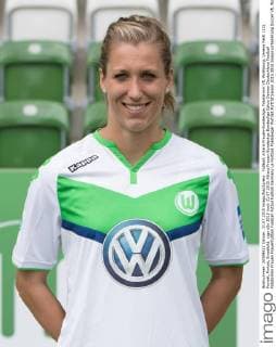 Fußball, Allianz Frauen-Bundesliga, Fototermin VfL Wolfsburg; Verena Faißt (22), Porträt, Portait, Einzelbild. xtgx