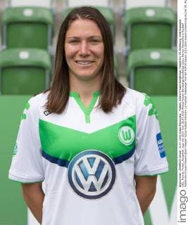 Fußball, Allianz Frauen-Bundesliga, Fototermin VfL Wolfsburg; Elise Bussaglia (30), Porträt, Portait, Einzelbild. xtgx