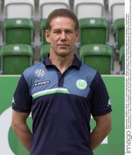 Fußball, Allianz Frauen-Bundesliga, Fototermin VfL Wolfsburg; Torwarttrainer Frank Pichatzek, Porträt, Portait, Einzelbild. xtgx