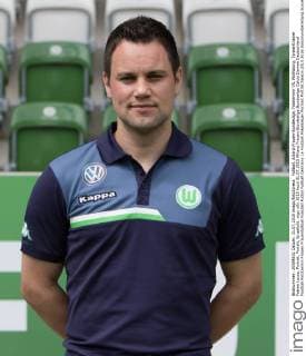 Fußball, Allianz Frauen-Bundesliga, Fototermin VfL Wolfsburg; Torwarttrainer Fabian Lucas, Porträt, Portait, Einzelbild. xtgx