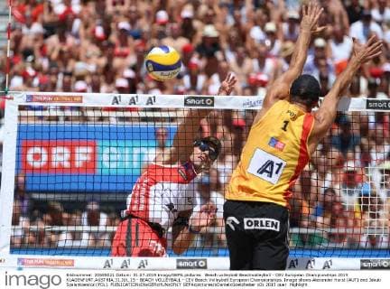 Beach volleyball Beachvolleyball - CEV European Championships 2015 KLAGENFURT,AUSTRIA,31.JUL.15 - BEACH VOLLEYBALL - CEV Beach Volleyball European Championships. Image shows Alexander Horst (AUT) and Jakub Szalankiewicz (POL). GEPAxpictures xDanielxGoetzhaber