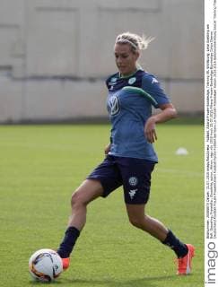 Fußball, Allianz Frauen-Bundesliga, Training VfL Wolfsburg; Lena Goeßling am Ball. Goessling, Freisteller, Einzelbild, action, Aktion. xtgx