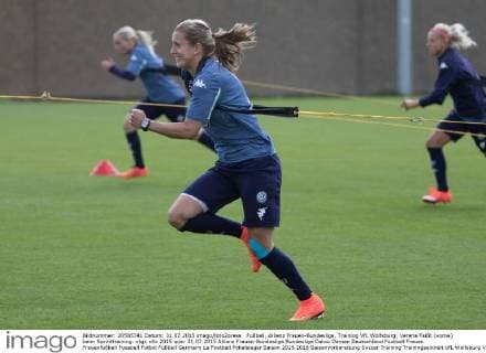 Fußball, Allianz Frauen-Bundesliga, Training VfL Wolfsburg; Verena Faißt (vorne) beim Sprinttraining. xtgx