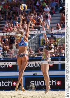 Beach volleyball Beachvolleyball - CEV European Championships 2015 KLAGENFURT,AUSTRIA,31.JUL.15 - BEACH VOLLEYBALL - CEV Beach Volleyball European Championships. Image shows Evgenia Ukolova (RUS) and Julia Sude (GER).. GEPAxpictures xMaticxKlansek