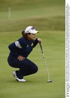 31.07.2015. Turnberry, Scotland. Ricoh Womens British Open Golf Round 2. Inbee Park lines up her putt on the 15th green, on a cool day on the course. xLorrainexHillx  ActionPlus11645311
