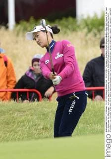31.07.2015. Turnberry, Scotland. Ricoh Womens British Open Golf Round 2. So Yeon Ryu chips onto the 18th green , on a cool day on the course. xLorrainexHillx  ActionPlus11645342
