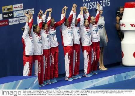 SWIMMING - FINA World Championships 2015 KAZAN,RUSSIA,31.JUL.15 - SWIMMING - FINA World Championships 2015, synchronized swimming Synchronschwimmen team free, award ceremony. Image shows the team of Japan. GEPAxpictures xPhilippxBrem