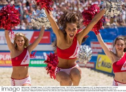 31.07.2015, Strandbad, Klagenfurt, AUT, A1 Beachvolleyball EM 2015, im Bild die Steyr Dancers during of the A1 Beachvolleyball European Championship EM Europameisterschaft at the Strandbad Klagenfurt, Austria on 2015 07 31.  EX_STE  