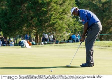July 31 2015: Vijay Singh putts the ball during the second round of the Quicken Loans National at Robert Trent Jones Golf Course in Gainesville, Virginia. GOLF: JUL 31 PGA Golf Herren - Quicken Loans National - Second Round Icon150731012 EDITORIAL USE ONLY