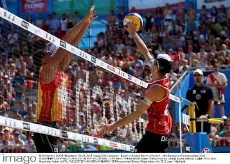 Beach volleyball Beachvolleyball - CEV European Championships 2015 KLAGENFURT,AUSTRIA,01.AUG.15 - BEACH VOLLEYBALL - CEV Beach Volleyball European Championships. Image shows Bartosz Losiak (POL) and Alexander Huber (AUT). GEPAxpictures xDanielxGoetzhaber