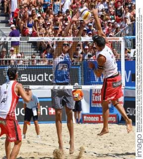Beach volleyball Beachvolleyball - CEV European Championships 2015 KLAGENFURT,AUSTRIA,01.AUG.15 - BEACH VOLLEYBALL - CEV Beach Volleyball European Championships. Image shows Konstantin Semenov (RUS), Clemens Doppler and Alexander Horst (AUT). GEPAxpictures xMaticxKlansek