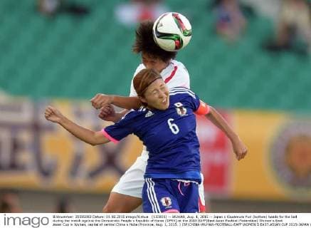 (150801) -- WUHAN, Aug. 1, 2015 -- Japan s Kawamura Yuri (bottom) heads for the ball during the match against the Democratic People s Republic of Korea (DPRK) at the 2015 EAFF(East Asian Football Federation) Women s East Asian Cup in Wuhan, capital of central China s Hubei Province, Aug. 1, 2015. ) (SP)CHINA-WUHAN-FOOTBALL-EAFF WOMEN S EAST ASIAN CUP 2015-JAPAN VS DPRK ChengxMin 