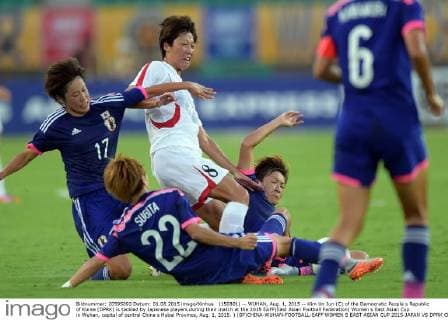 (150801) -- WUHAN, Aug. 1, 2015 -- Kim Un Jun (C) of the Democratic People s Republic of Korea (DPRK) is tackled by Japanese players during their match at the 2015 EAFF(East Asian Football Federation) Women s East Asian Cup in Wuhan, capital of central China s Hubei Province, Aug. 1, 2015. ) (SP)CHINA-WUHAN-FOOTBALL-EAFF WOMEN S EAST ASIAN CUP 2015-JAPAN VS DPRK ChengxMin 