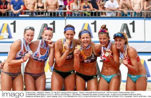 Beach volleyball Beachvolleyball - CEV European Championships 2015 KLAGENFURT,AUSTRIA,01.AUG.15 - BEACH VOLLEYBALL - CEV Beach Volleyball European Championships. Image shows Jekaterina Birlowa (RUS), Jewgenia Ukolowa (RUS), Laura Ludwig (GER), Kira Walkenhorst (GER), Kinga Kolosinska (POL) and Monika Brzostek (POL) Keywords: award ceremony, medal. GEPAxpictures xMaticxKlansek