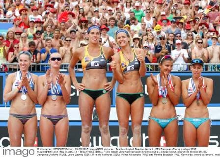 Beach volleyball Beachvolleyball - CEV European Championships 2015 KLAGENFURT,AUSTRIA,01.AUG.15 - BEACH VOLLEYBALL - CEV Beach Volleyball European Championships. Image shows Jekaterina Birlowa (RUS), Jewgenia Ukolowa (RUS), Laura Ludwig (GER), Kira Walkenhorst (GER), Kinga Kolosinska (POL) and Monika Brzostek (POL) Keywords: award ceremony, medal. GEPAxpictures xMaticxKlansek