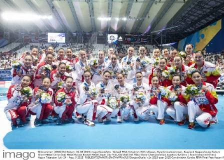 Aktuell FINA Schwimm WM in Kasan, Synchronschwimmen, Russland Siegerehrung Podium Silver Medal China Gold Medal Russia Bronze Medal Japan Day 9 01 08 2015 XVI FINA World Championships Aquatics Synchro ( Synchronschwimmen) Kazan Tatarstan July 24 - Aug. 9 2015 GiorgioxScala