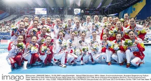 Aktuell FINA Schwimm WM in Kasan, Synchronschwimmen, Russland Siegerehrung Podium Silver Medal China Gold Medal Russia Bronze Medal Japan Day 9 01 08 2015 XVI FINA World Championships Aquatics Synchro ( Synchronschwimmen) Kazan Tatarstan July 24 - Aug. 9 2015 GiorgioxScala