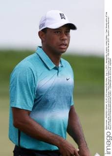 Aug. 1, 2015 - Gainesville, Virginia, United States - Tiger Woods walks off the 18th green after the third round of the Quicken Loans National at Robert Trent Jones GC. PGA Golf Herren 2015 - Quicken Loans National - Round 3 - ZUMAw109