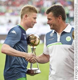 Ehrung zum Fussballer und Trainer des Jahres: Kevin DE BRUYNE und Cheftrainer Dieter HECKING (vl beideVfL) Fussball DFL-Suprcup 2015: VfL Wolfsburg - FC Bayern Muenchen in Wolfsburg am 01.08.2015. Deutschland am ,