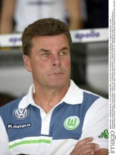 01.08.2015, DFL-Supercup 2015, VfL Wolfsburg - FC Bayern München, in der Volkswagen-Arena Wolfsburg. Trainer Dieter Hecking (VFL Wolfsburg) nachdenklich. 