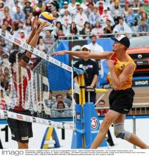 Beach volleyball Beachvolleyball - CEV European Championships 2015 KLAGENFURT,AUSTRIA,02.AUG.15 - BEACH VOLLEYBALL - CEV Beach Volleyball European Championships. Image shows Janis Smedins (LAT) and Robert Meeuwsen (NED). GEPAxpictures xMaticxKlansek