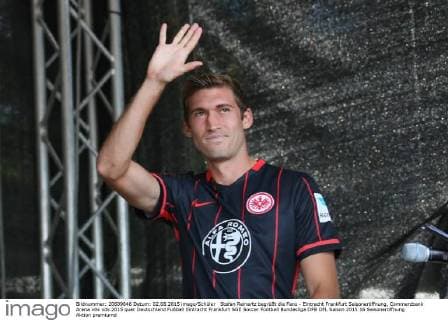 Stefan Reinartz begrüßt die Fans - Eintracht Frankfurt Saisoneröffnung, Commerzbank Arena