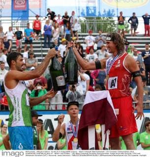 Beach volleyball Beachvolleyball - CEV European Championships 2015 KLAGENFURT,AUSTRIA,02.AUG.15 - BEACH VOLLEYBALL - CEV Beach Volleyball European Championships. Image shows Alex Ranghieri (ITA) and Aleksandrs Samoilovs (LAT). Keywords: award ceremony. GEPAxpictures xMaticxKlansek
